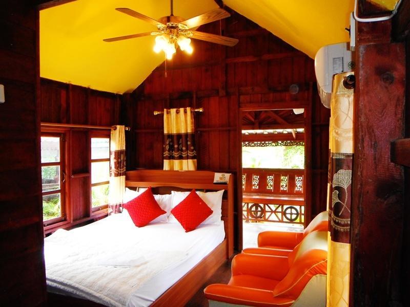 Suksomjai Hotel Rayong Szoba fotó