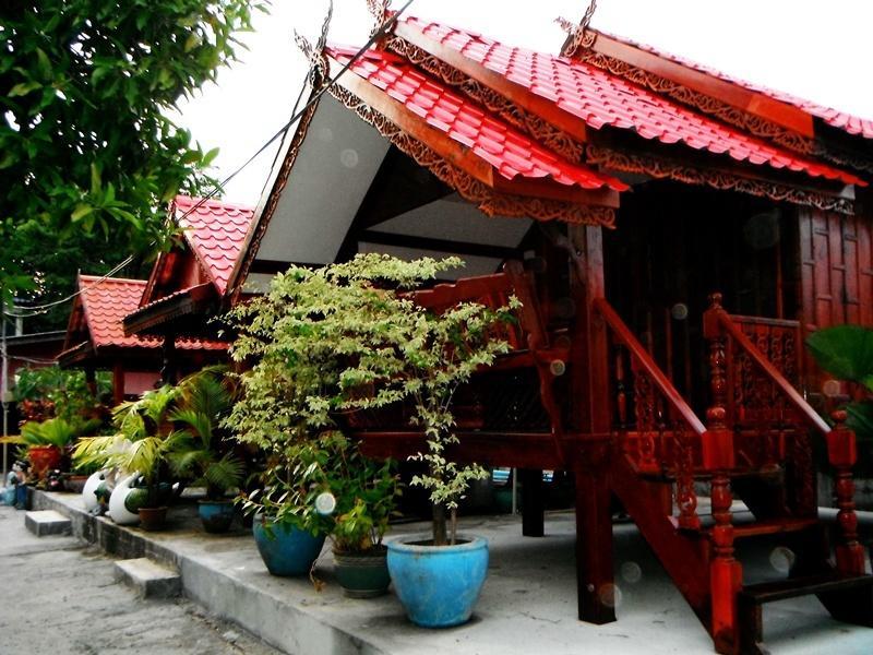 Suksomjai Hotel Rayong Szoba fotó